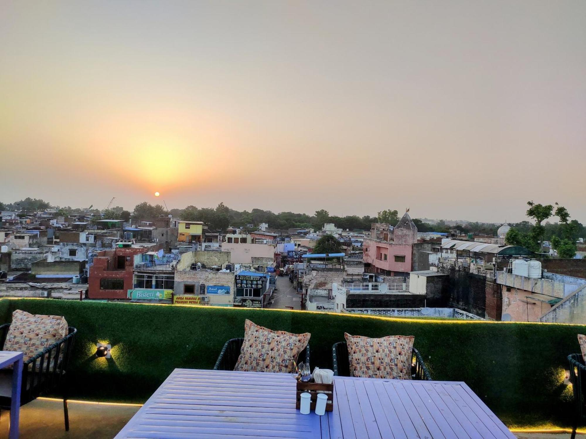 Zigzag Homestay Agra  Luaran gambar