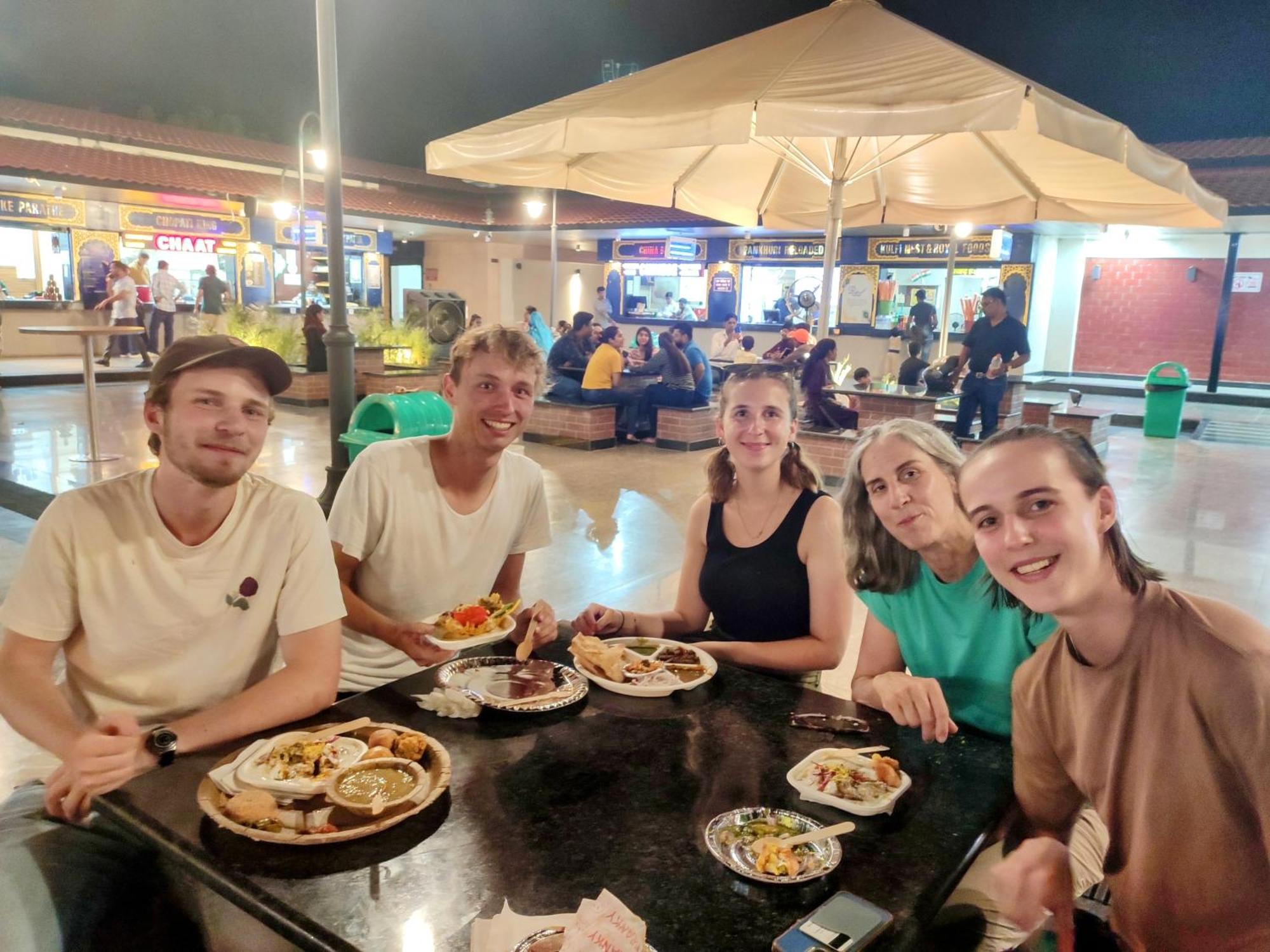Zigzag Homestay Agra  Luaran gambar